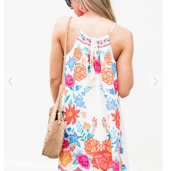 Boutique floral dress 🌸 - Picture 2 of 6